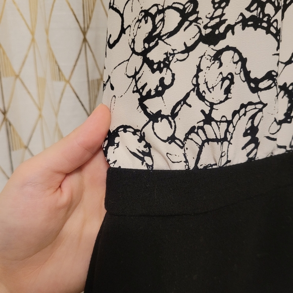 SOLD! GUC LOFT sleeveless bodycon-ish dress, size 6 - Picture 8 of 8